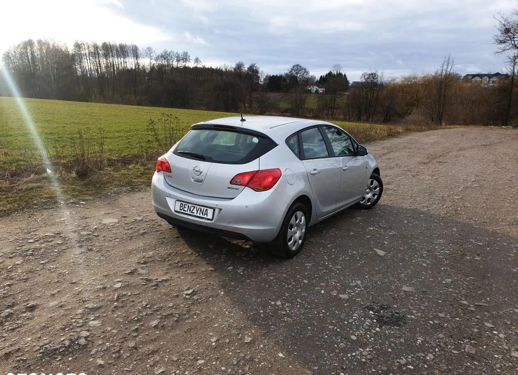 Opel Astra cena 24800 przebieg: 43000, rok produkcji 2010 z Sierpc małe 466